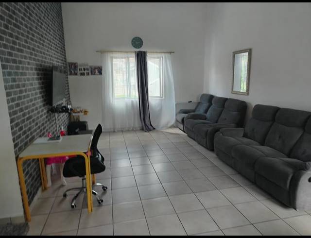 3 BEDROOM APARTMENT FOR SALE IN SUNFORD